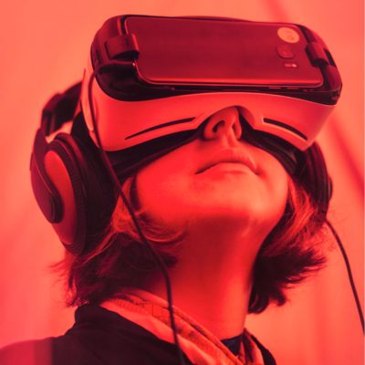 An woman with VR