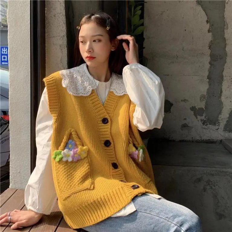 “Grandmacore Style: Where Vintage Meets Modern Comfort”