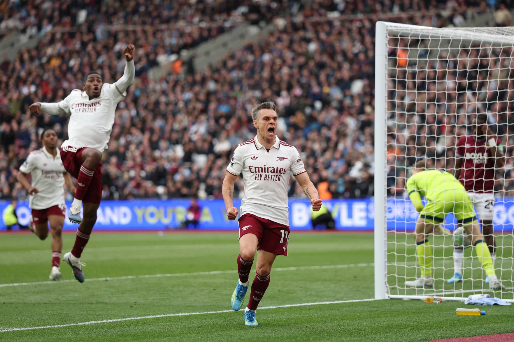 Arsenal Edge West Ham in Dramatic Premier League Clash After VAR Controversy