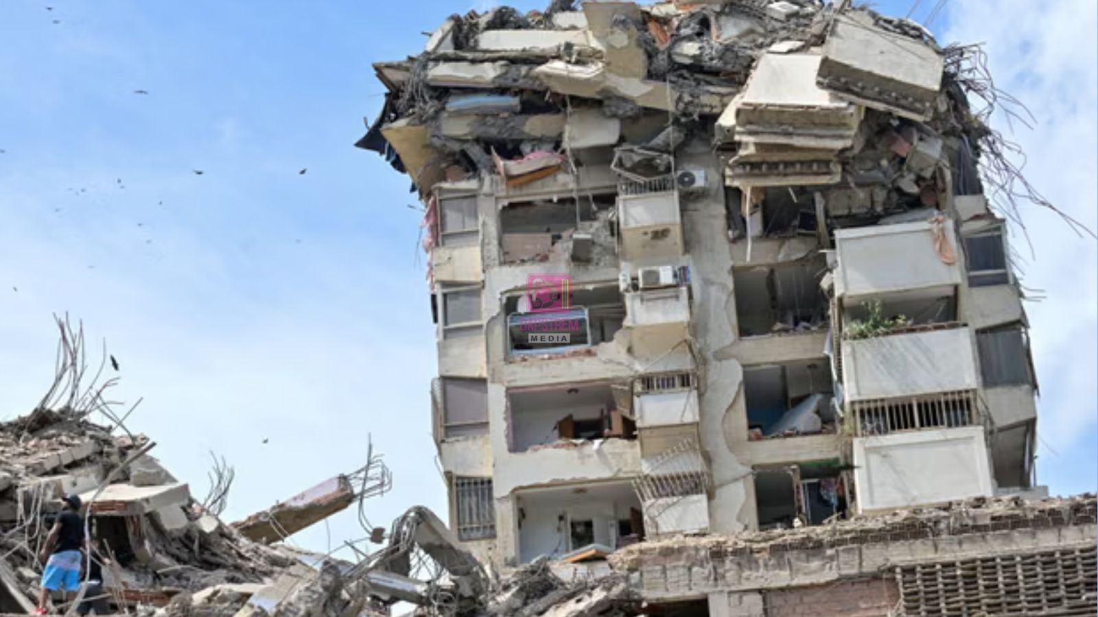 Venezuela Earthquake Death Toll Nears 1,000 as Tens of Thousands Remain Missing in Race Against Time