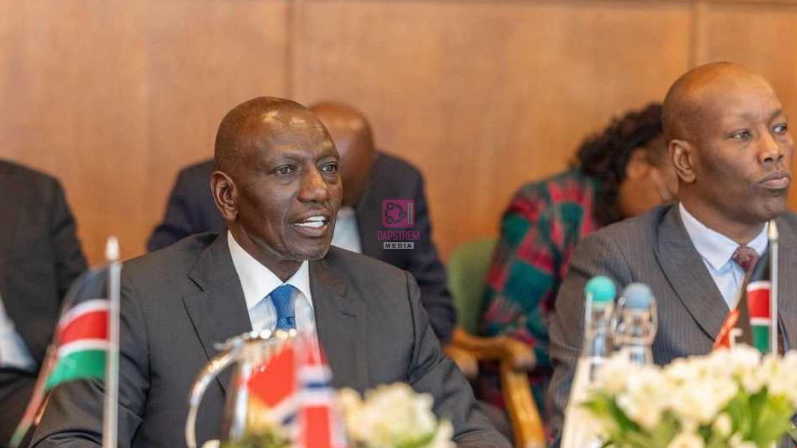 Government Announces Orderly Crackdown on Foreigners Trading Without Work Permits